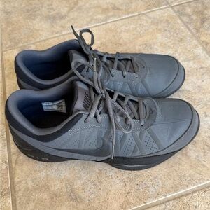 NIKE Air Ring Leader Low Shoe Dark
Grey/Black Men's